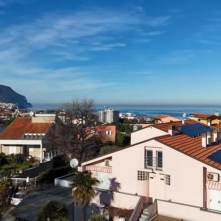 Palme 1c - Marcelli, Monolocale Con Giardino, Le Palme Appartamento